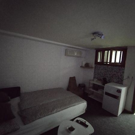 Studio Δωμάτιο 埃雷特里亚 外观 照片